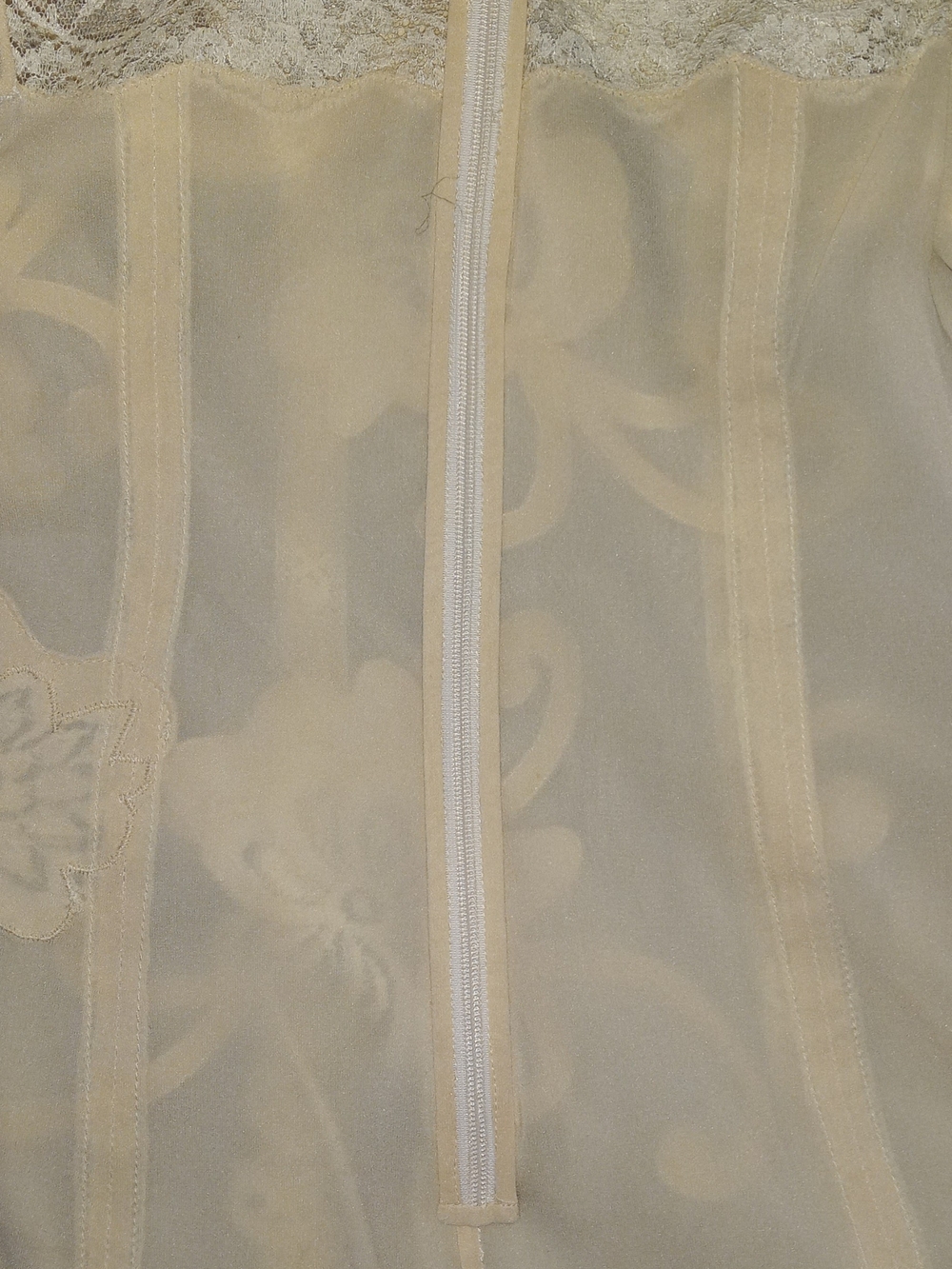 Dolce&Gabbana Vintage Y2K Ivory Colored Silk/Lace Camisole W/Floral Apliques - Picture 8 of 15